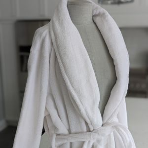 Bath robe size XL white excellent condition ✨